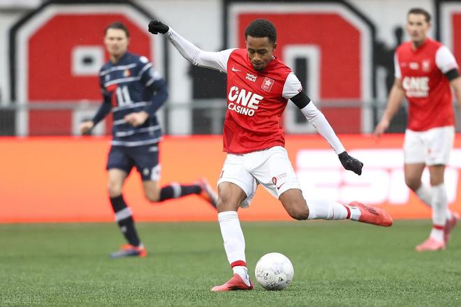 使他在比赛 使他在比赛